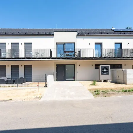 Revliving Premium The Ziersdorf Lägenhet *